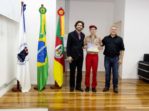 Alunos recebem medalhas da Olimpíada Brasileira de Matemática das Escolas Públicas e Privadas